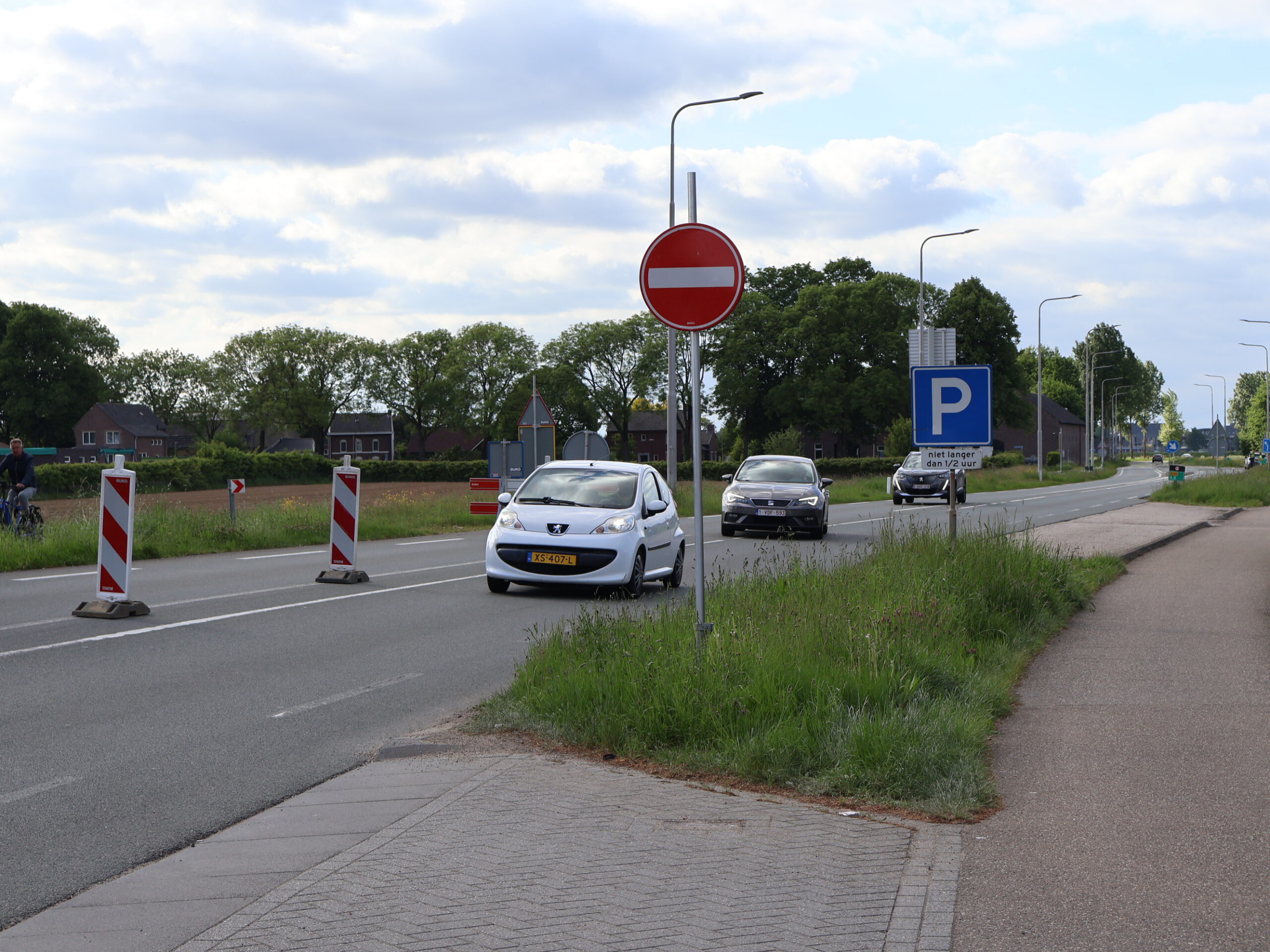 Provincie ziet geen snelle oplossing voor gehekelde verkeersomleiding Roosteren